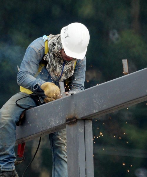 La construcción impulsa el crecimiento de la actividad industrial en diciembre.